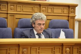 Leandro Esteban en el pleno de las Cortes                        