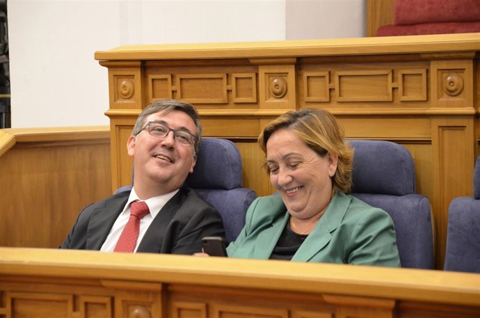 Marcial Marín y María Luisa Soriano en el pleno de las Cortes