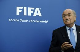 El presidente de la FIFA, Joseph Blatter, rechazó el martes reportes de medios c