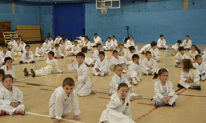 Alumnos de la Escuela Municipal de Judo