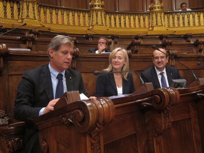 Alberto Fernández, Àngels Esteller y Javier Mulleras (PP) en el pleno