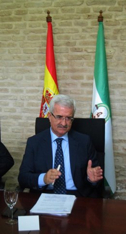 Jiménez Barrios, hoy en una reunión con los delegados de la Junta en Sevilla