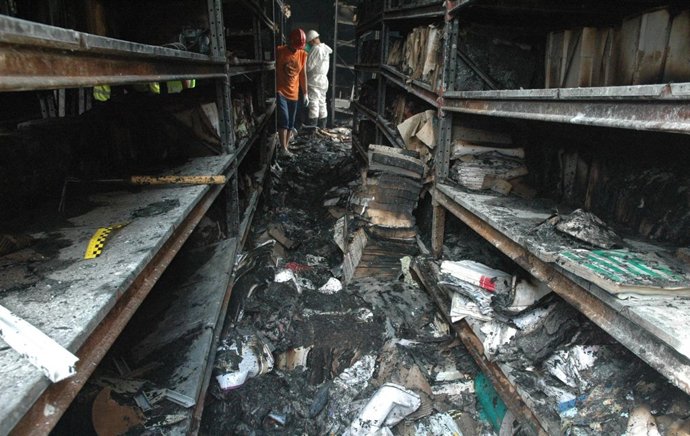 Estado de los anaqueles del archivo.