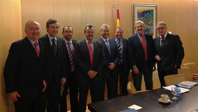 Reunión entre miembros del Gobierno y la plataforma empresarial