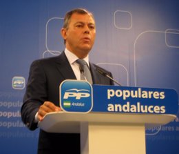 El secretario general del PP-A, José Luis Sanz, en rueda de prensa