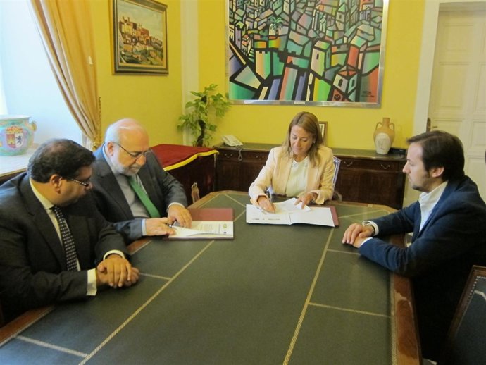 Firma Del Convenio Entre Ayto De Cáceres Y La EOI