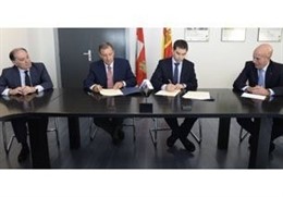 Firma del convenio de colaboración entre Junta y Renault