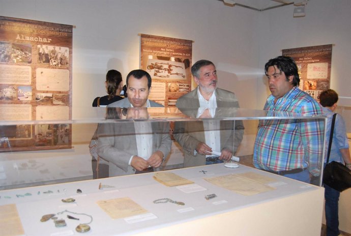 Ruiz Espejo y Luis Naranjo en exposicioon memoria histórica