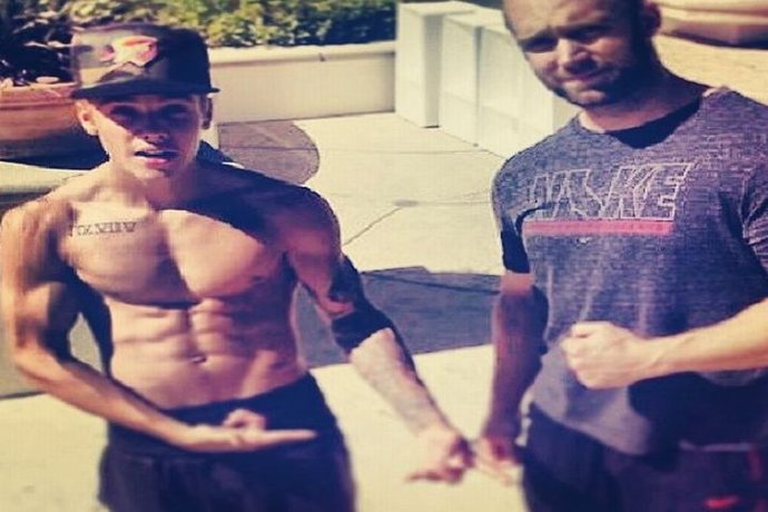 Justin Bieber y sus músculos