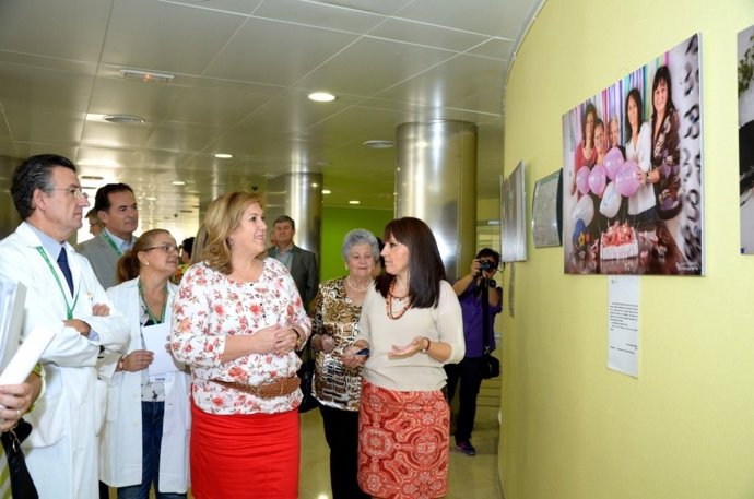 Ángeles Jiménez inaugura la exposición Vivencias en el Complejo Hospitalario