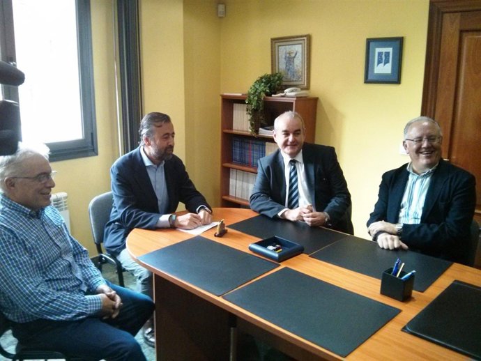 Representantes de Sogepsa en el acto de firma. 