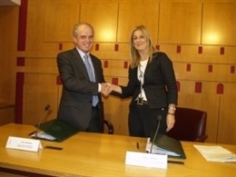 Firma del convenio entre ayuntamiento de vitoria y osakidetza