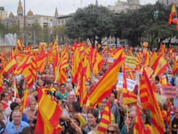 Manifestación antiindependentista en Barcelona por la Hispanidad 2012
