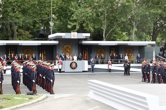 Desfile militar en el Día de la Hispanidad