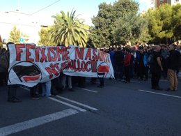 Manifestación antifascista en Sants