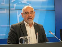 Pastor cree que el Gobierno vasco debe recurrir la LOMCE "de manera inmediata" y dice que el PSOE la derogará