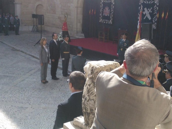 Minuto de silencio por los caídos en la Festividad de la Guardia Civil