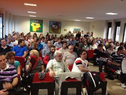 Trabajadores de Panrico reunidos en asamblea. 