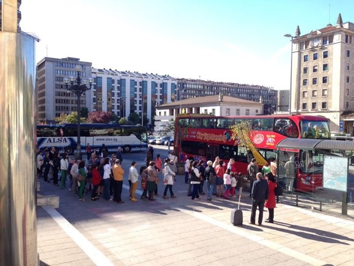 Jornada de puertas abiertas para los santanderinos en el bus turístico