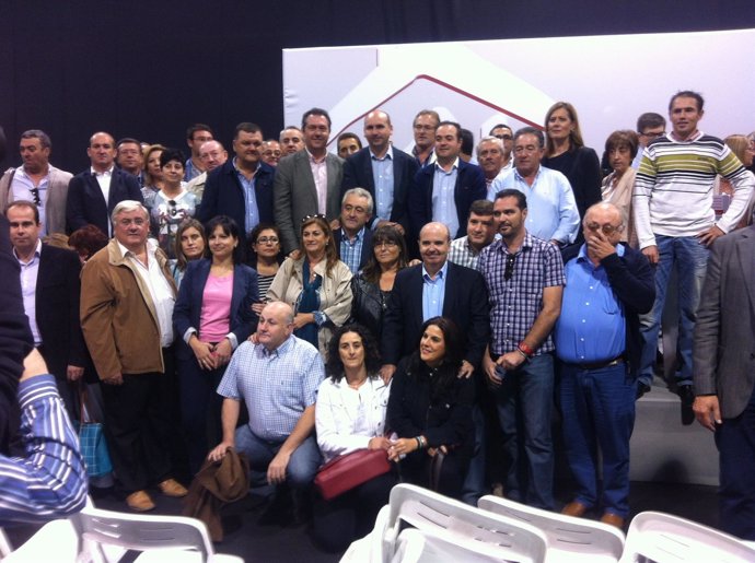 Socialistas en la asamblea en Madrid