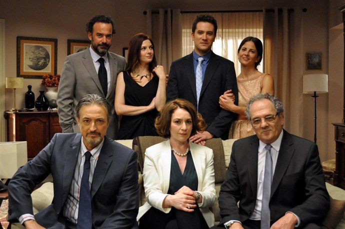 Los Muñoz, una familia de la serie 'El Faro'