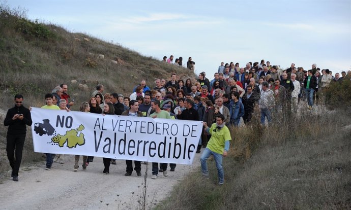 Acto contra el vertedero de Valderredible