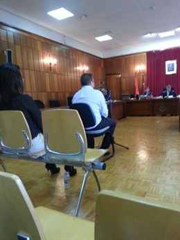 Padrastro declarando