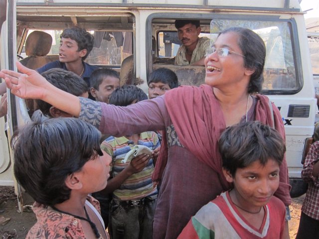 Niños en la estación de Varanasi