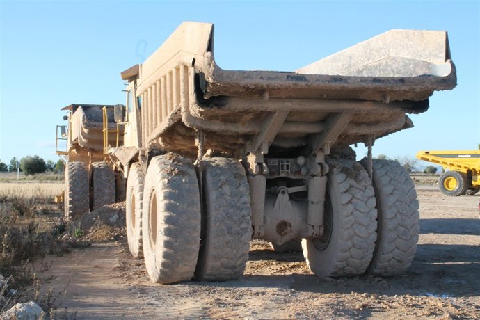 CAMION, OBRAS, TRABAJOS EN CARRETERA