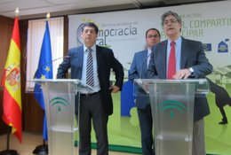 Diego Valderas, hoy junto a José Luis Pérez Tapias y Francisco Javier Camacho