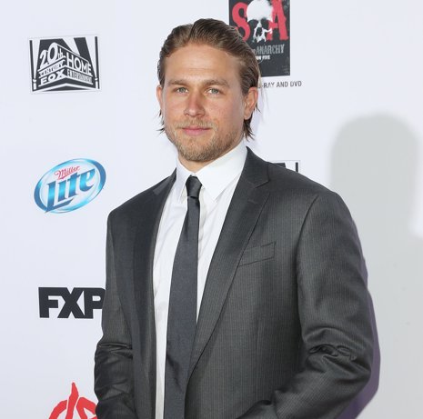 Charlie Hunnam abandona 50 Sombras de Grey