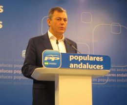 El secretario general del PP-A, José Luis Sanz, hoy en rueda de prensa