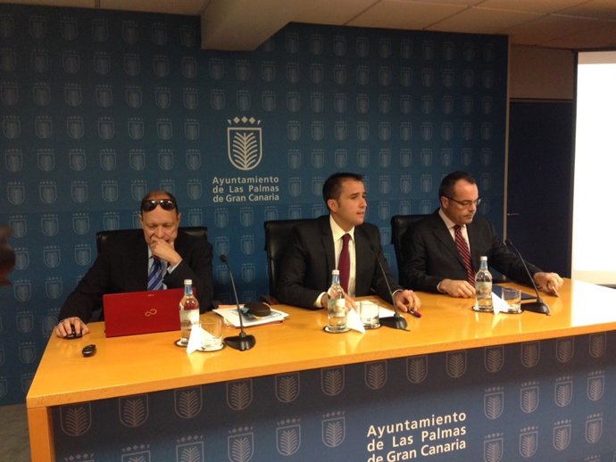 Gutiérrez, Sabroso y Rivero en la presentación de los presupuestos 2014 