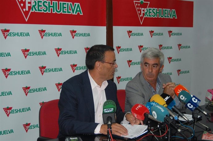 El presidente de Freshuelva, ALberto Garrocho, e Ignacio Caraballo.