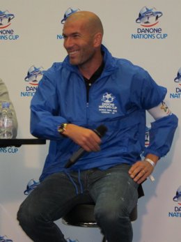 El segundo entrenador del Real Madrid Zinédine Zidane