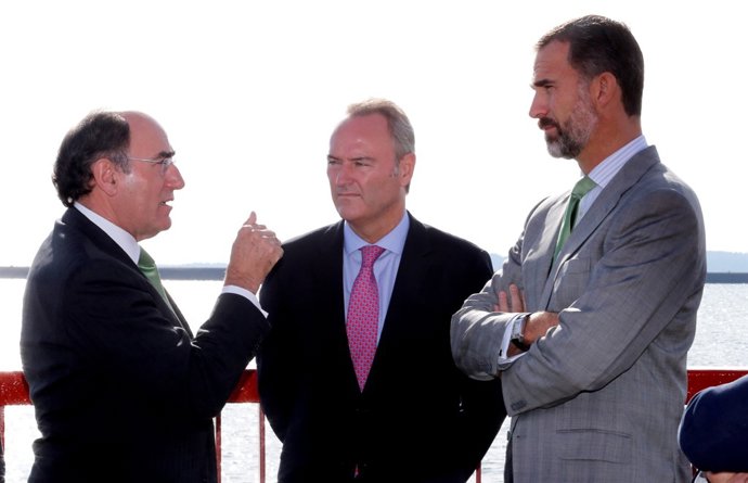 El Príncipe inaugura la central Cortes-La Muela