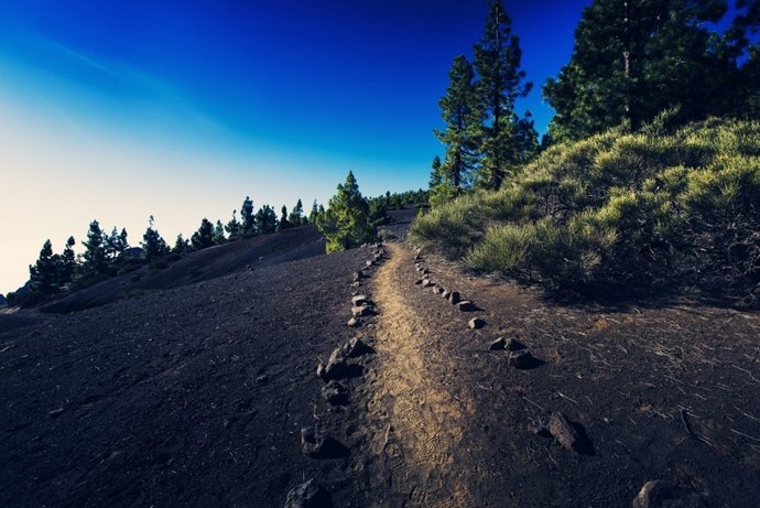 Sendero volcánico