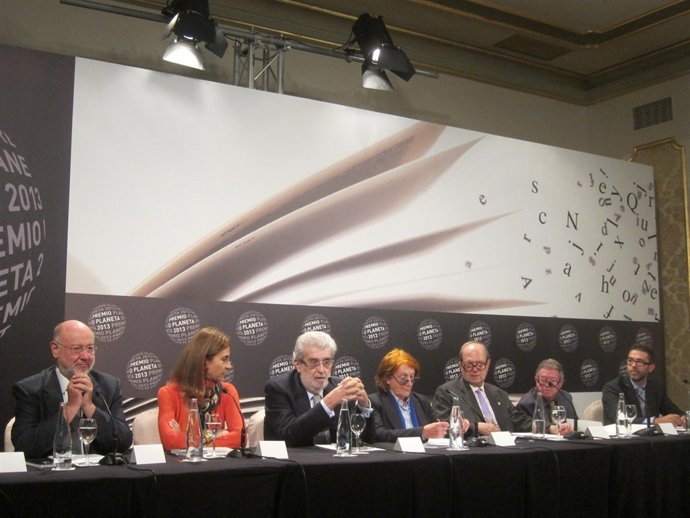 El presidente del Grupo Planeta, J.Manuel Lara, encabeza la rueda de los Planeta