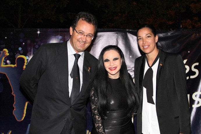 El alcalde con Alaska