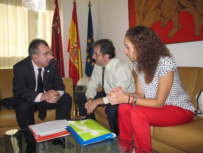 Campos se reúne con el presidente de la asociación Colectivo de Estudios