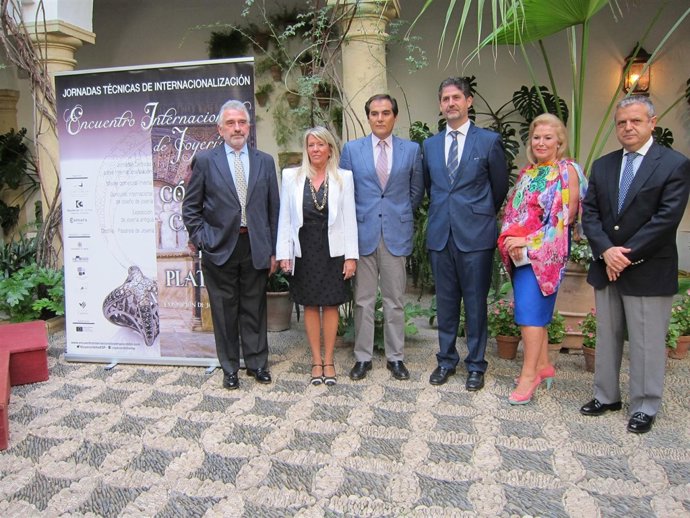 Autoridades en la inauguración del I Encuentro Internacional de Joyería