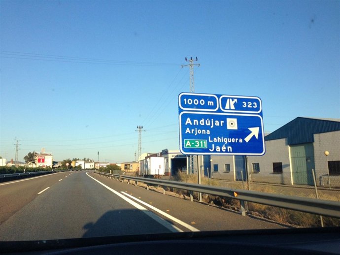 Señal de la A-4 con el nombre de Arjona (Jaén)
