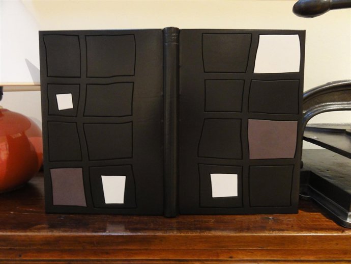 Guadalupe Roldán, premio nacional de encuadernaciones artísticas