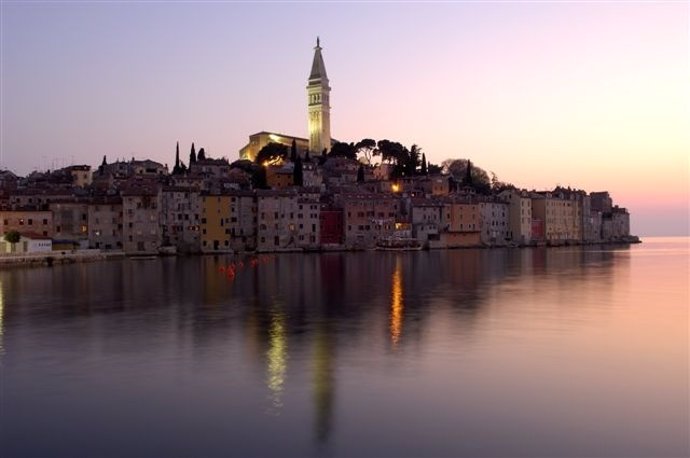 Croacia Península de Istria. Rovinj. Vista de la ciudad desde el puerto Valdibor