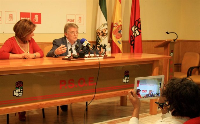 González Cabaña en rueda de prensa
