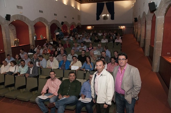Reunión De Laureano León Con Los Alcaldes De La Provincia De Cáceres