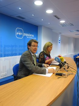 Fernández Mañueco (I) Y Del Olmo (D)