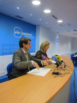 F. Mañueco (I) y Del Olmo (D)