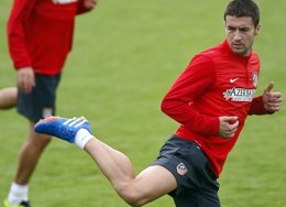El jugador del Atlético de Madrid Gabi entrenando en el Cerro del Espino