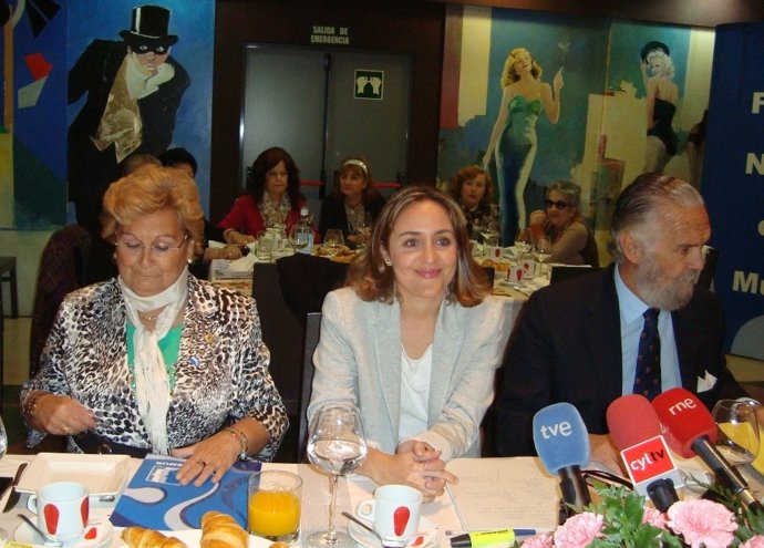 Hernández, entre Borrego y Silva.